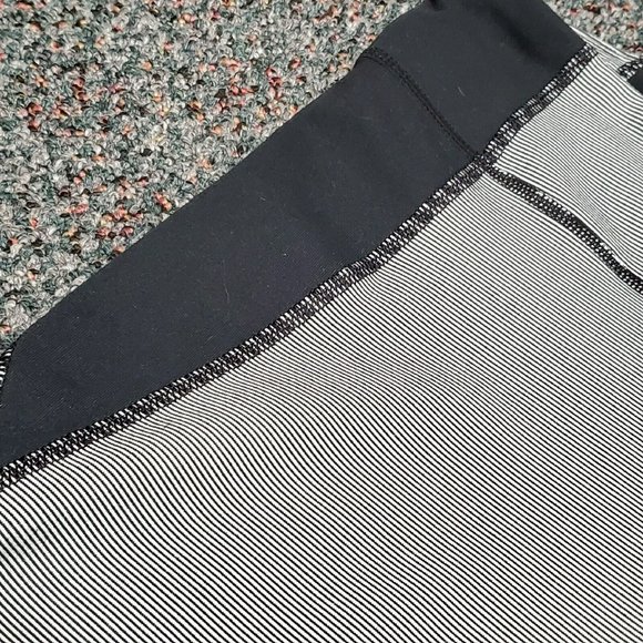 Under Armour Leggings Women's Size Small Grey and Black - Picture 5 of 6